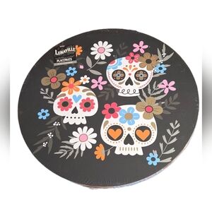 Lunaville - NEW Set of 4 Placemats With A Metallic Printed Sugar Skull Pattern. 